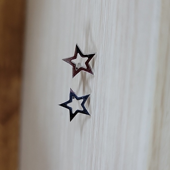🔥LAST PAIR🔥 HOLLOW STAR STUD EARRINGS, Choice of Color - Picture 5 of 6